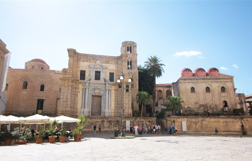 Piazza Bellini e le chiese della “Martorana” e di “San Cataldo”